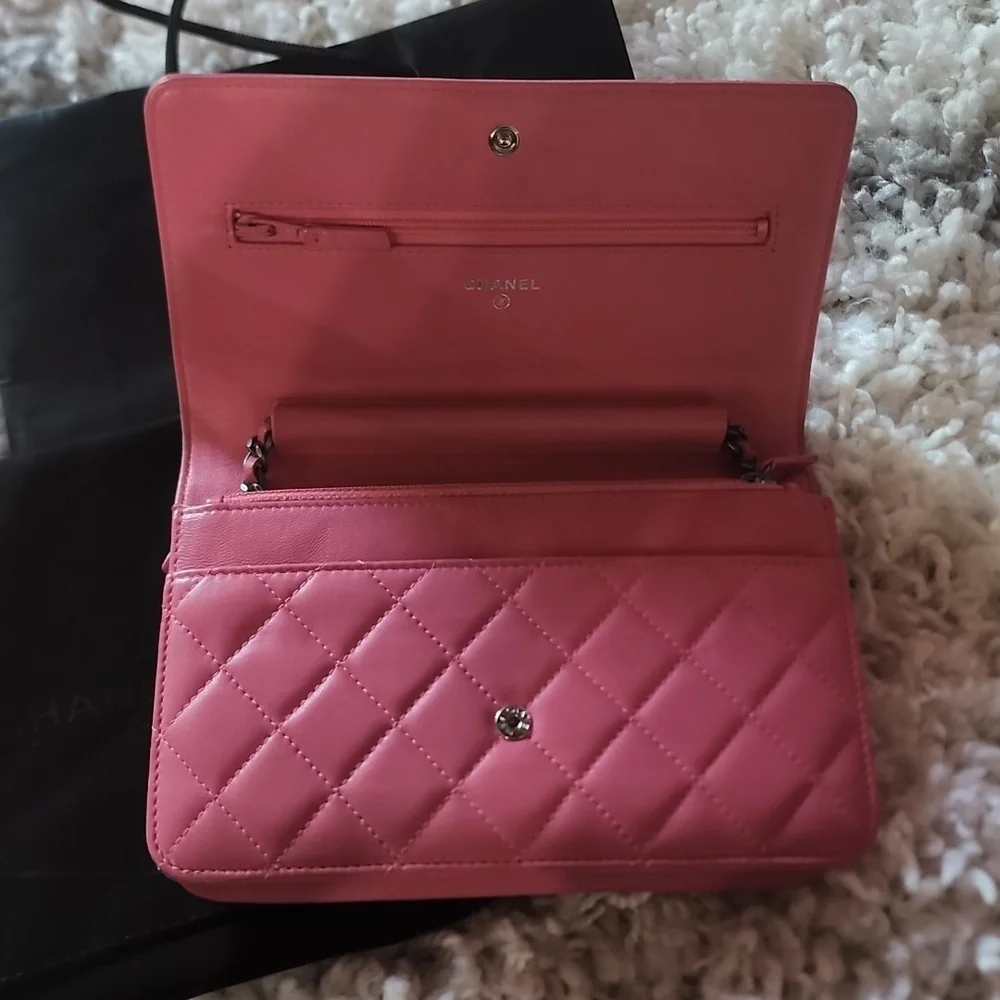 Chanel Wallet on a Chain - Picture 3 of 7
